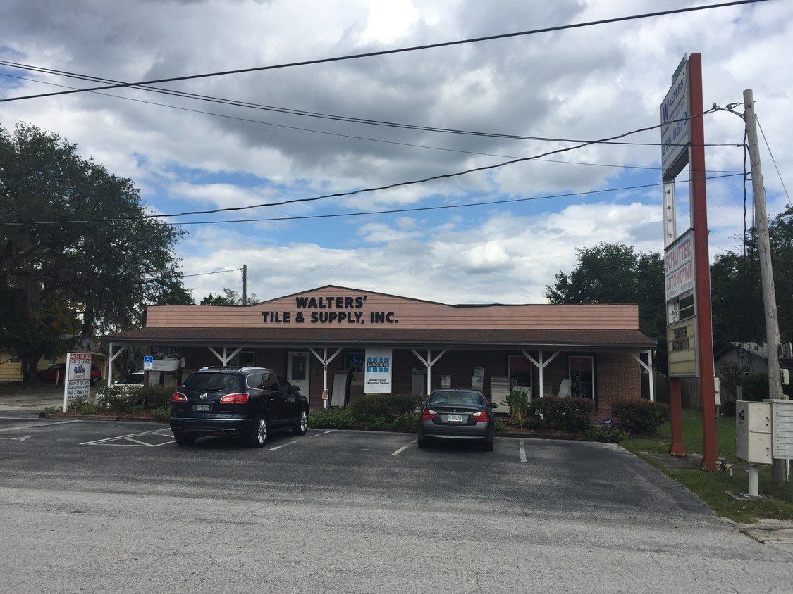 Storefront Retail Space For Lease: 334 Parkridge Ave, Orange Park, FL 32065